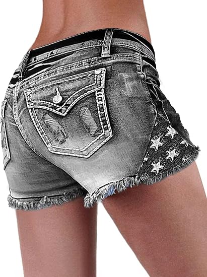 Shorts Denim Frayed - 【HME】กางเกงยีนส์ | ปลดปล่อยความเท่ในตัวคุณด้วยกางเกงยีนส์เอวสูงตัวนี้ ที่มาพร้อมกับดีไซน์ฟอกสีแบบขาดๆ ขอบกางเกงรุ่ย และกระเป๋าติดหมุดโลหะ